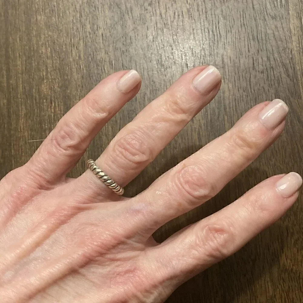 Vintage Sterling Silver Twisted Band Ring. Size 5.75.